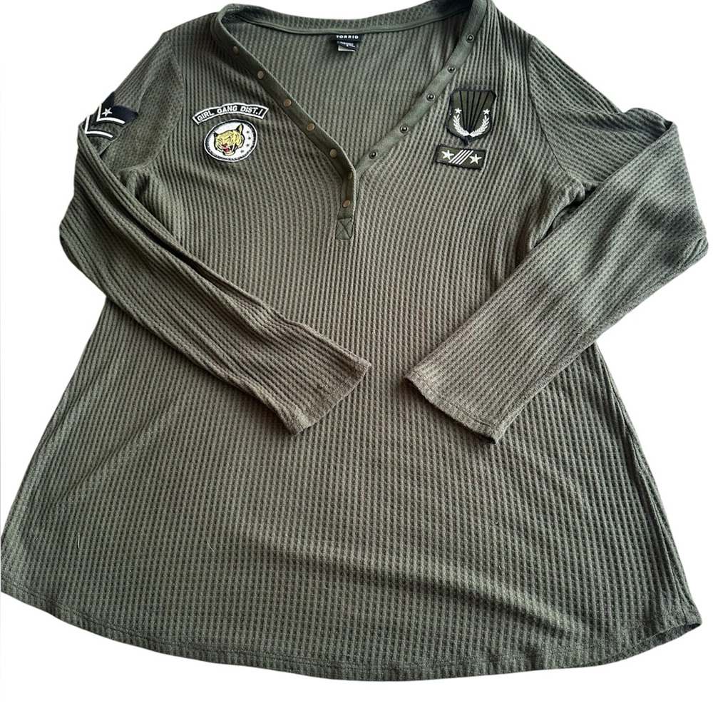 Torrid Green Military Henley‎ Long Sleeve with Girl Gang Dist Patches Shirt SZ 3